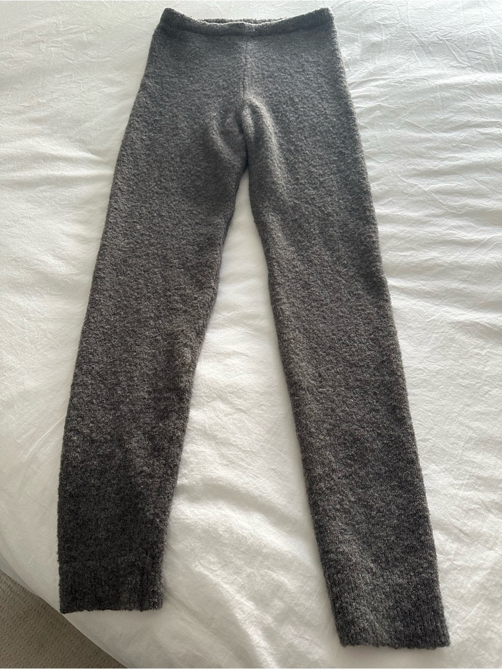 HUE Gray Knit Leggings, size M/L - Picture 5 of 10